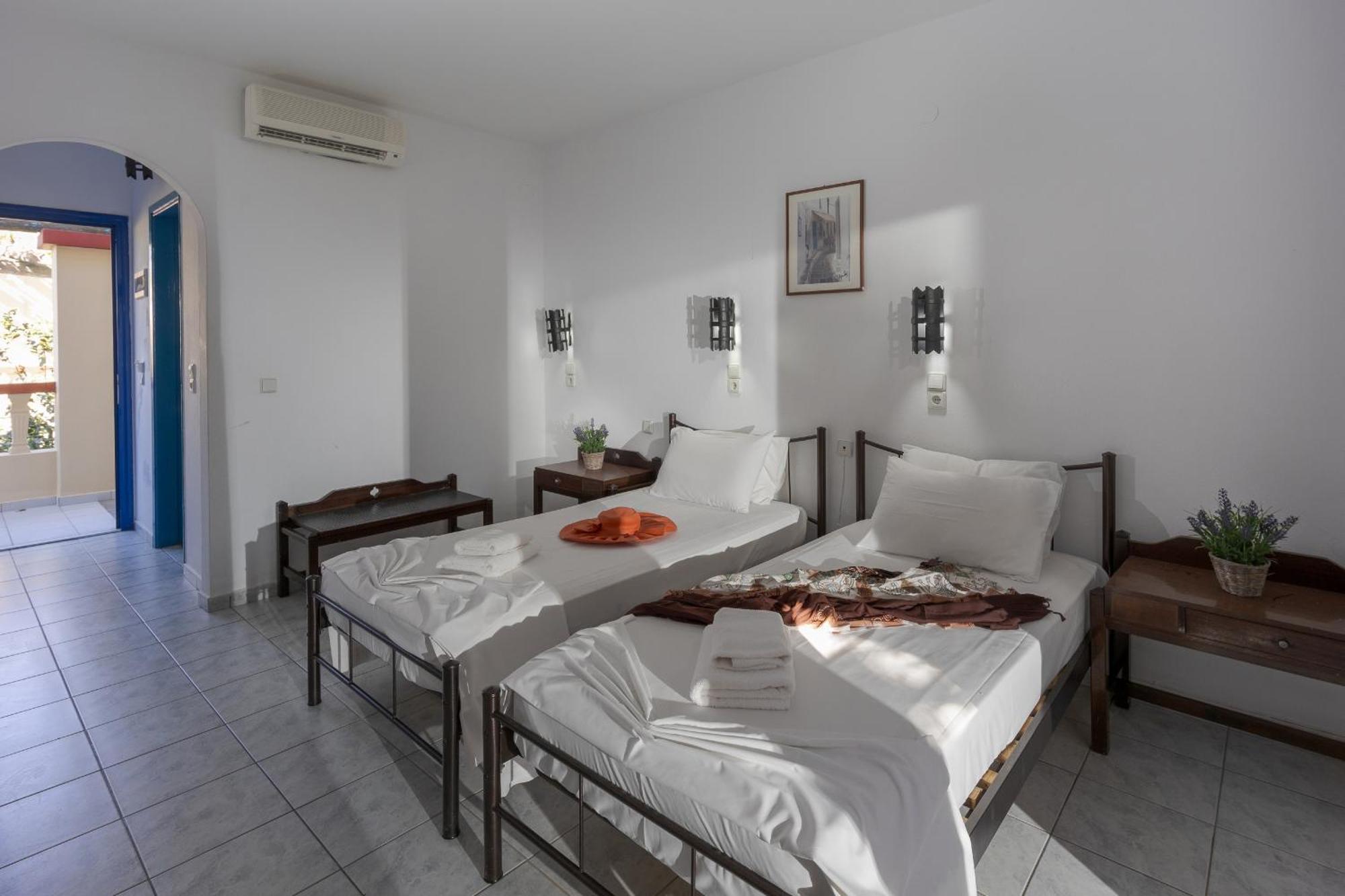 Palm Bay By Estia Hotel Sissi Екстериор снимка