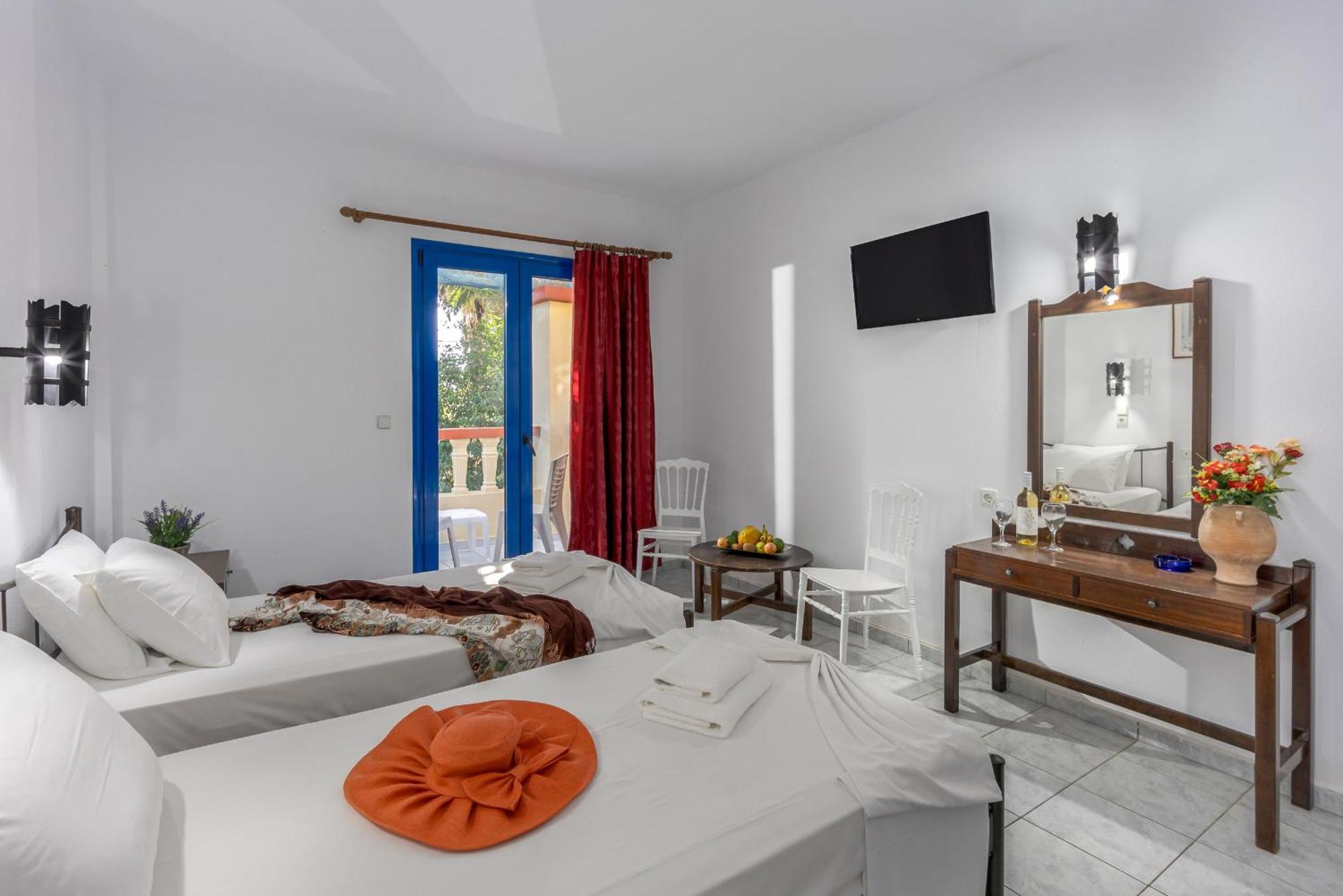 Palm Bay By Estia Hotel Sissi Екстериор снимка