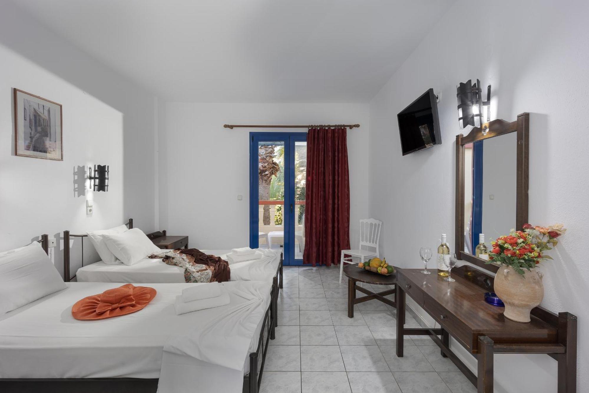 Palm Bay By Estia Hotel Sissi Екстериор снимка