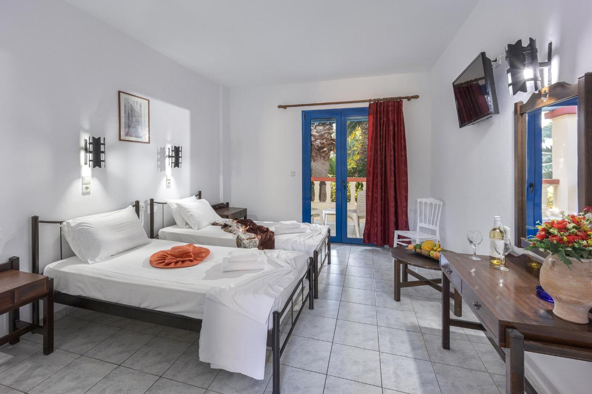 Palm Bay By Estia Hotel Sissi Екстериор снимка