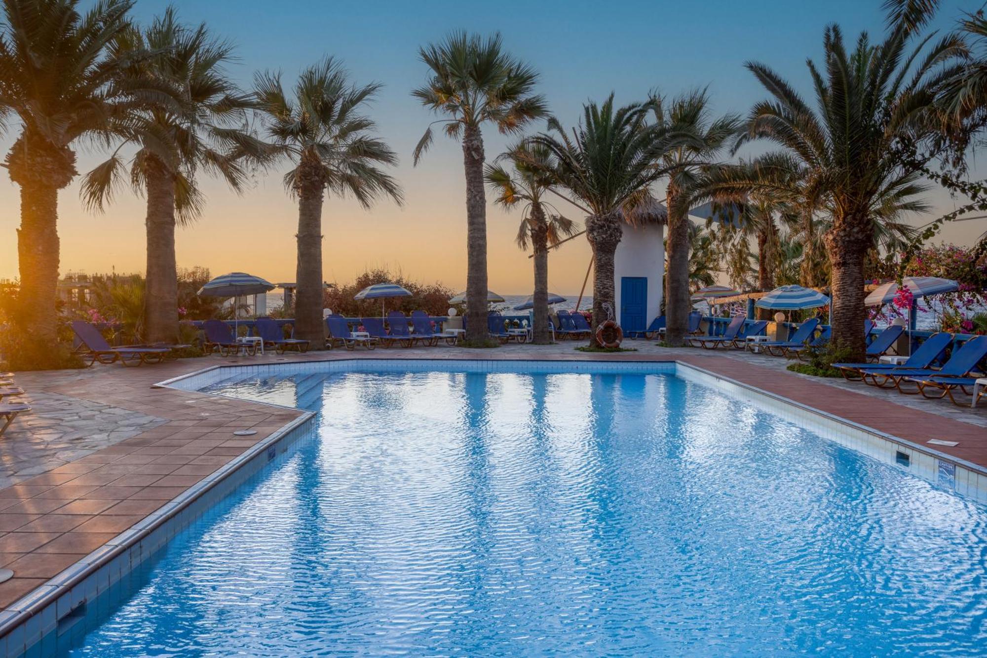 Palm Bay By Estia Hotel Sissi Екстериор снимка