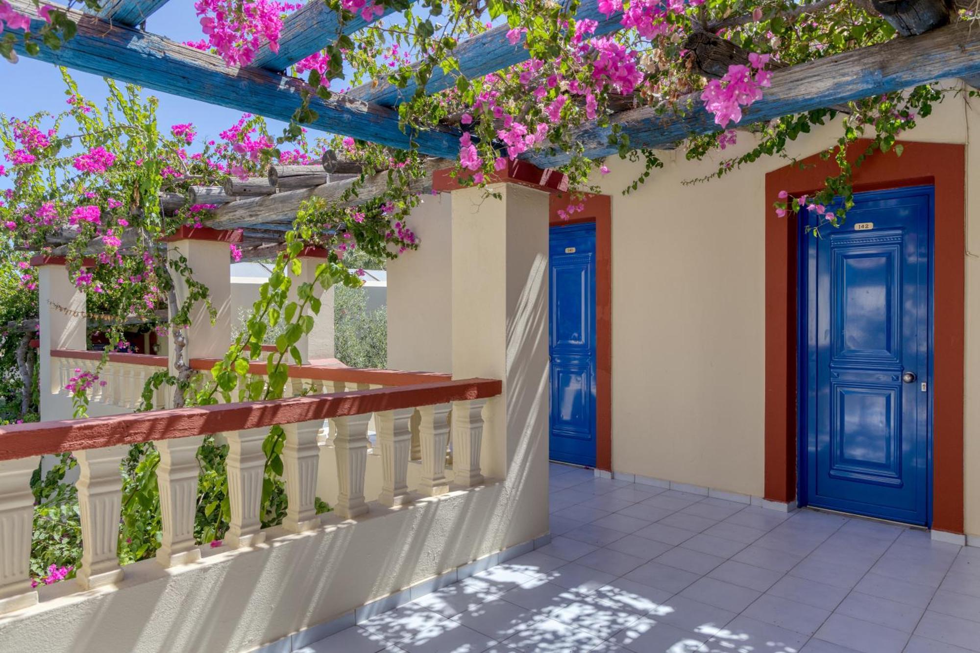 Palm Bay By Estia Hotel Sissi Екстериор снимка